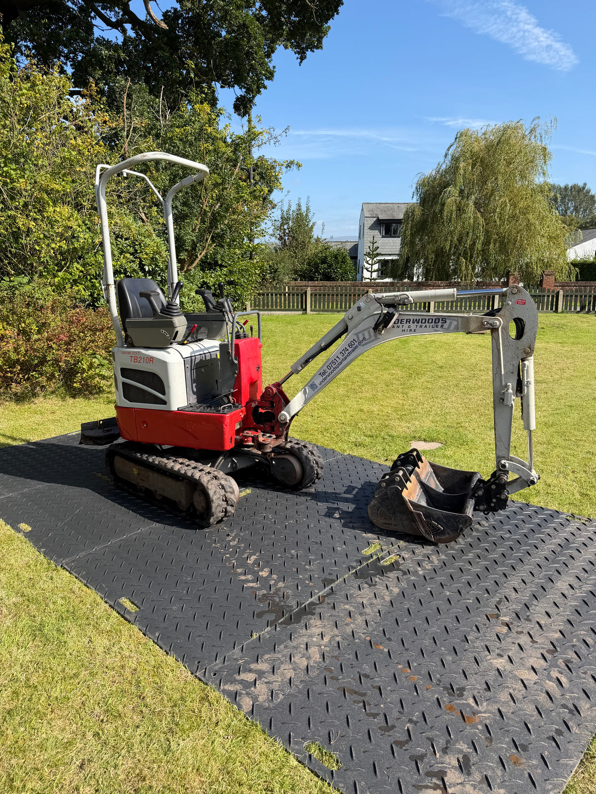 🏗️ 1T Micro Digger Hire