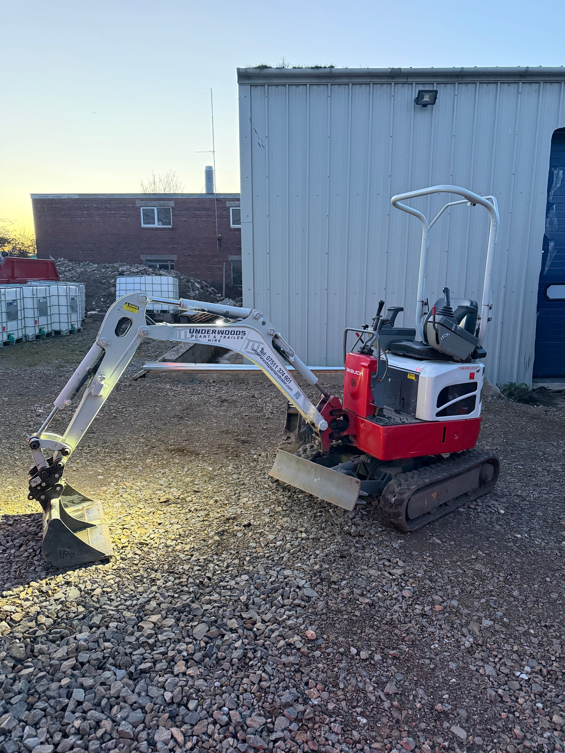 🏗️ 1T Micro Digger Hire