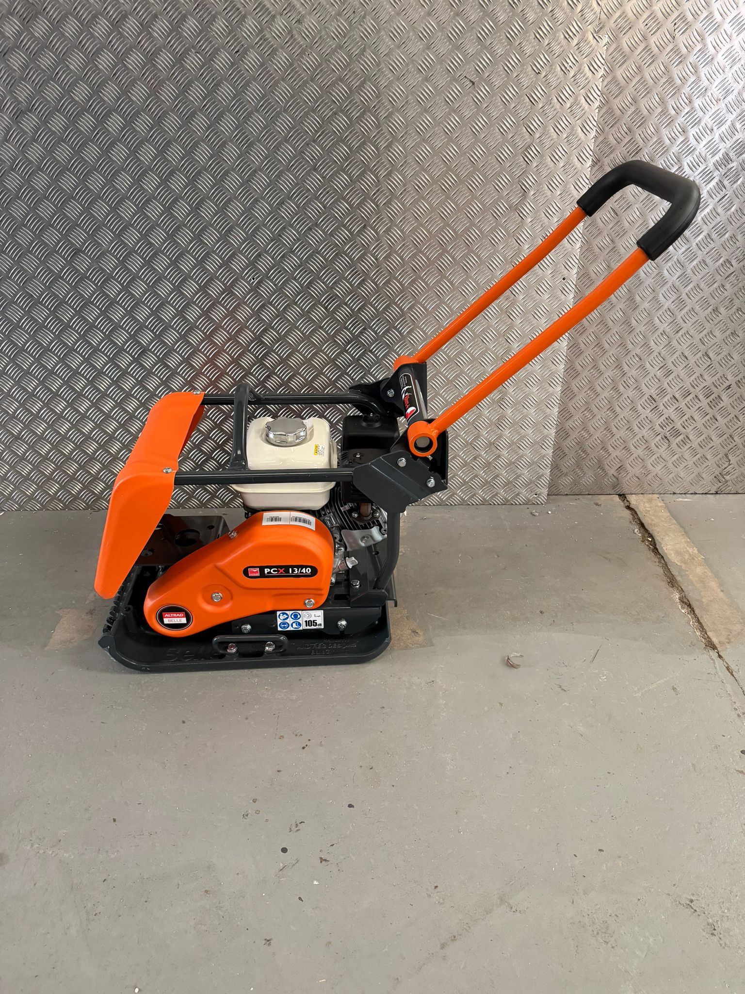 🚧 Heavy Duty Wacker Plate Compactor